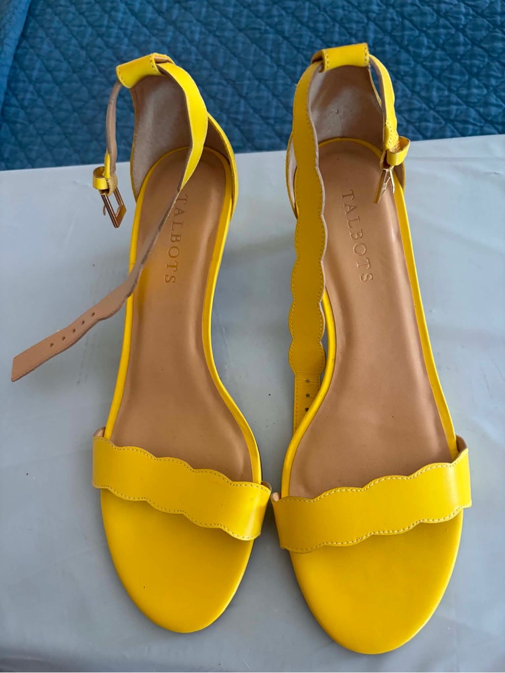 Talbots Bright Yellow Scalloped Strap Ankle Sandals Kitten Heels 8
